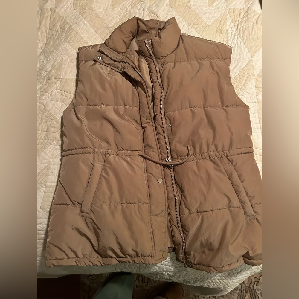 H&M oversized beige puffer vest
